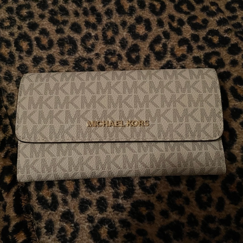 Michael kors wallet